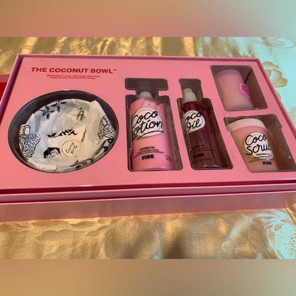 Victoria’s Secret / Pink’s Greener Planet Coconut Gift Set🥥 - Picture 1 of 13